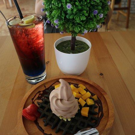 Biscotti Cakery and Coffee